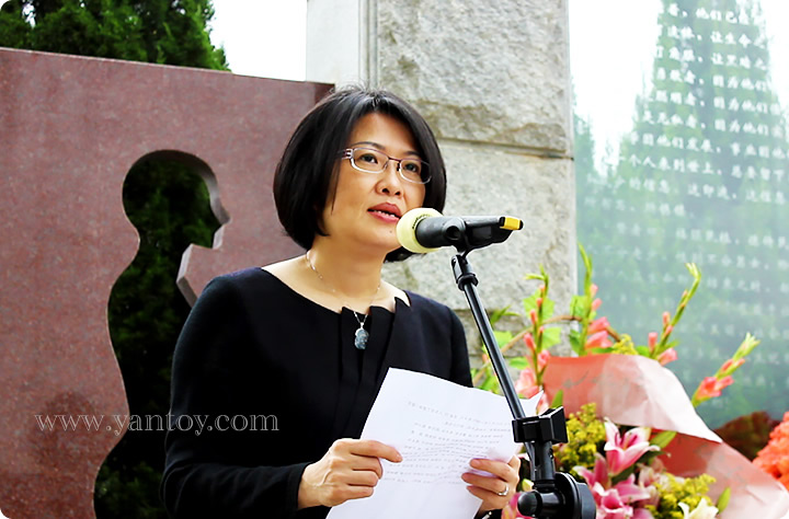 2012 省红十字会常务副会长冯玲女士宣读捐献者名单