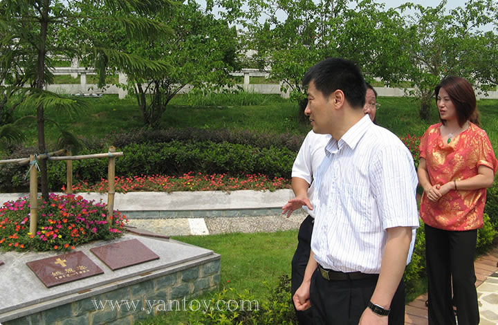 2009年7月李波副司长参观新型树葬